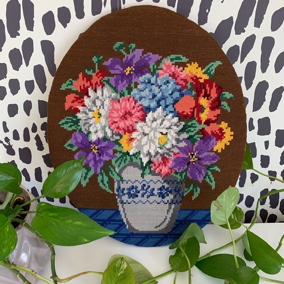 🪻SOLD🪻Bright Floral Oval Cross Stitch Piece - Picture 6 of 6